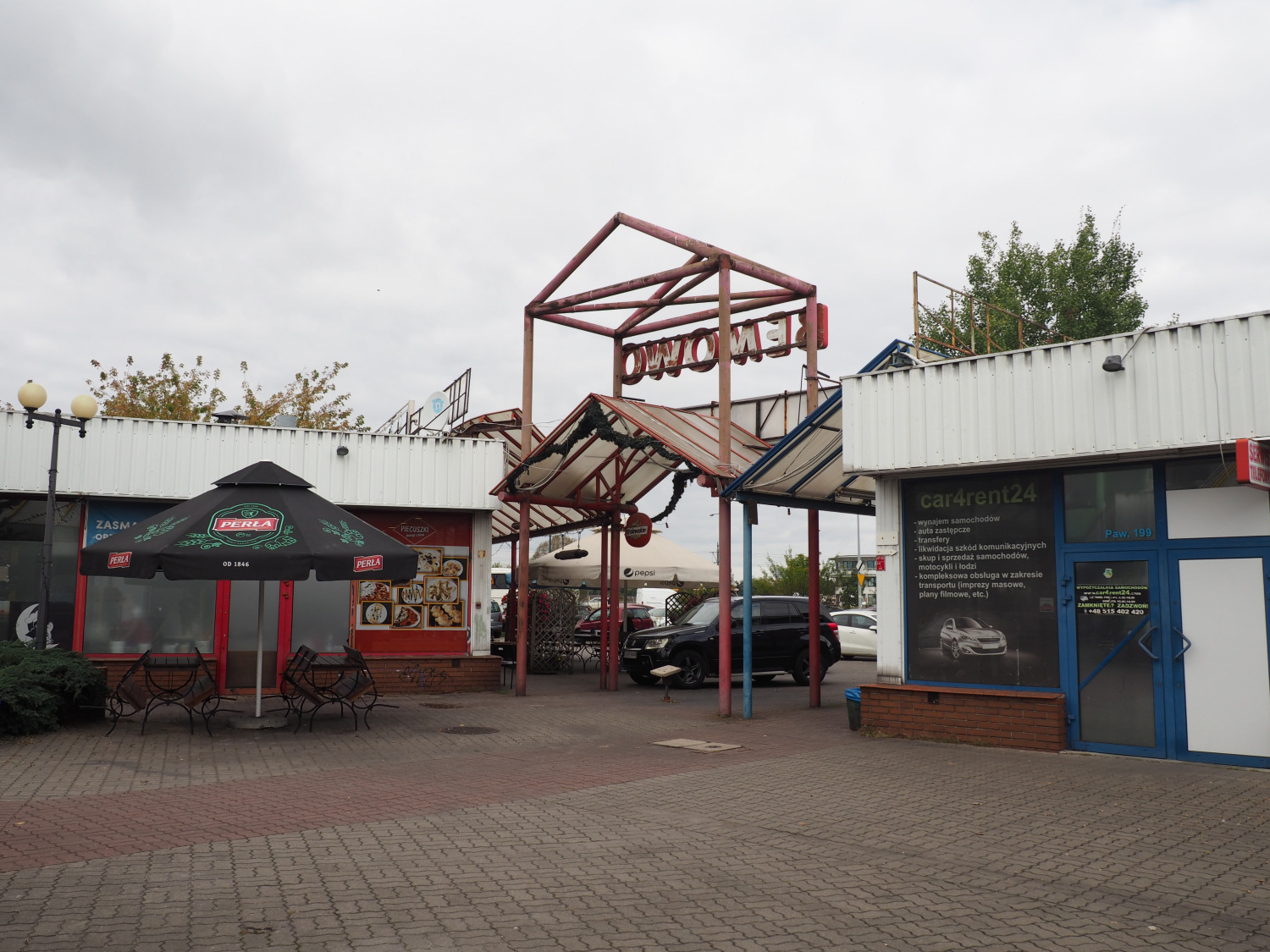 Zdjęcie architektury budynku Centrum Handlowo-Usługowe Bemowo